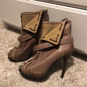 Open toe booties 🤩